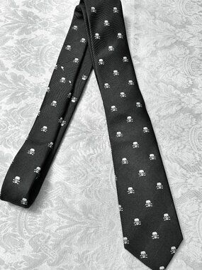 Skull necktie